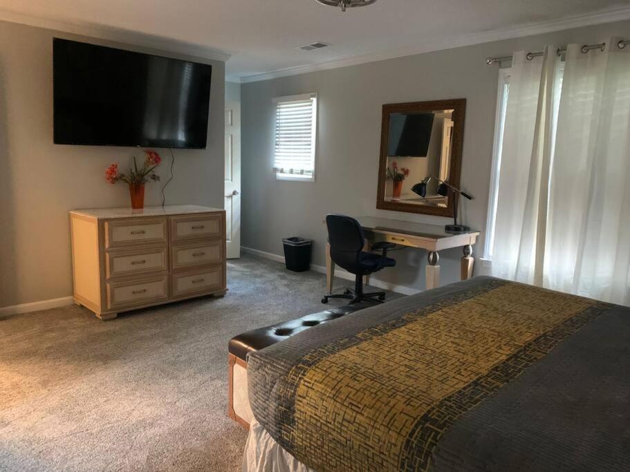 Holiday home Luxury Pool With King Beds Near Shops And Dining Memphis