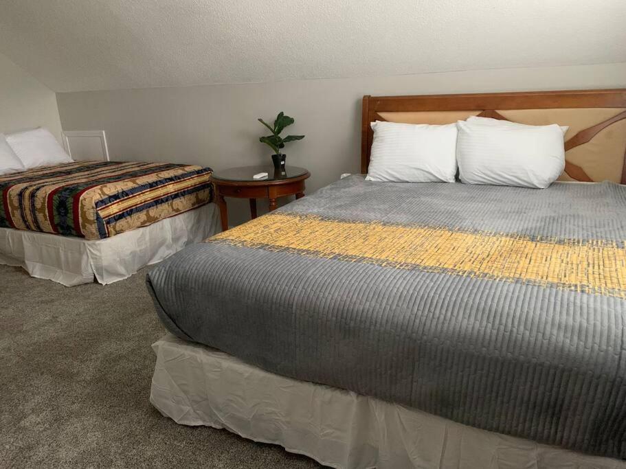 Holiday home Luxury Pool With King Beds Near Shops And Dining Memphis
