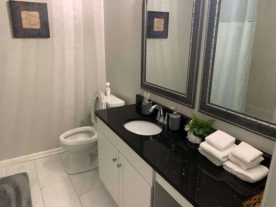 Holiday home Luxury Pool With King Beds Near Shops And Dining *