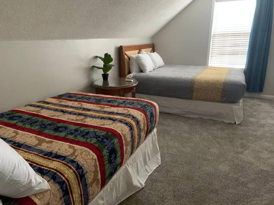 Luxury Pool With King Beds Near Shops And Dining *