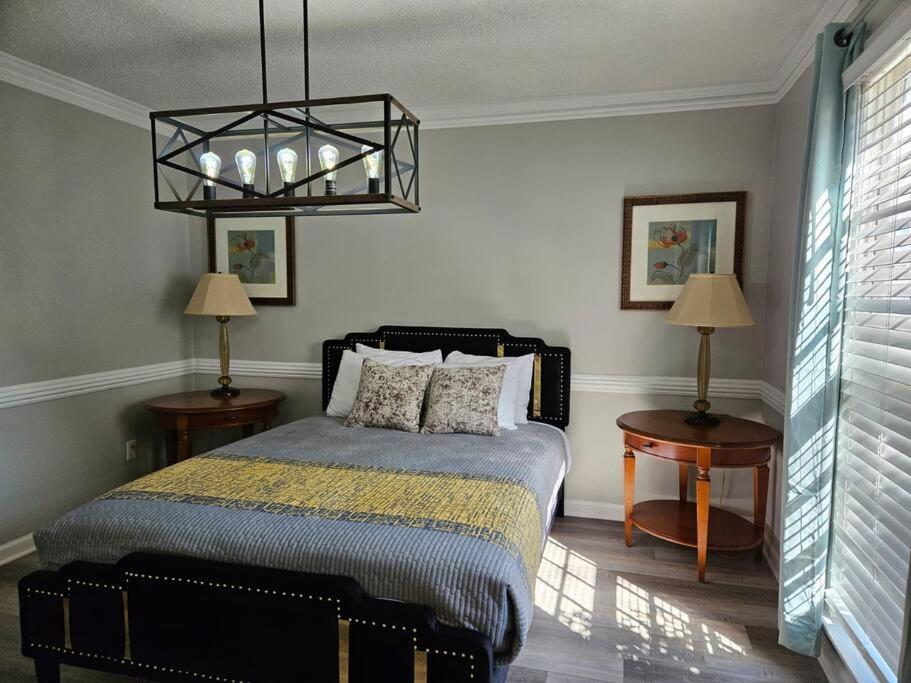 Luxury Pool With King Beds Near Shops And Dining Memphis