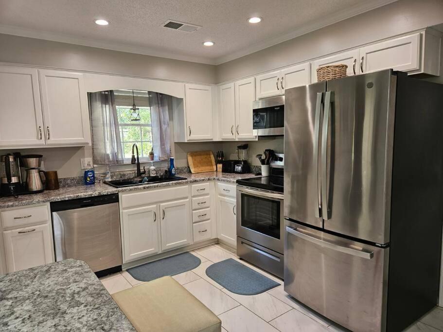 Holiday home Luxury Pool With King Beds Near Shops And Dining *