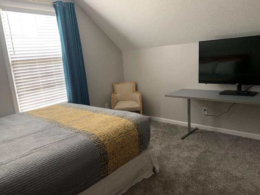 Luxury Pool With King Beds Near Shops And Dining *