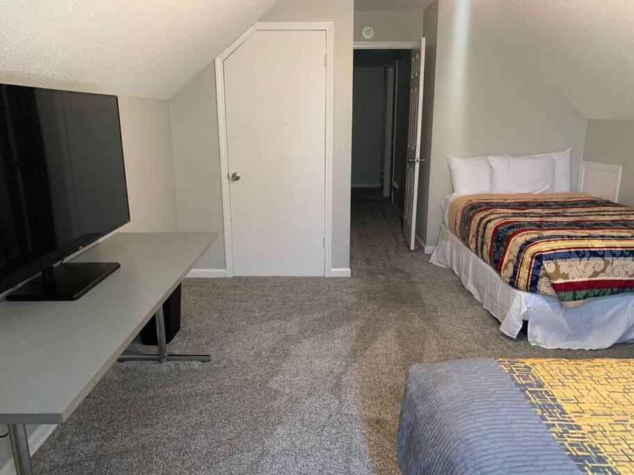 Luxury Pool With King Beds Near Shops And Dining *