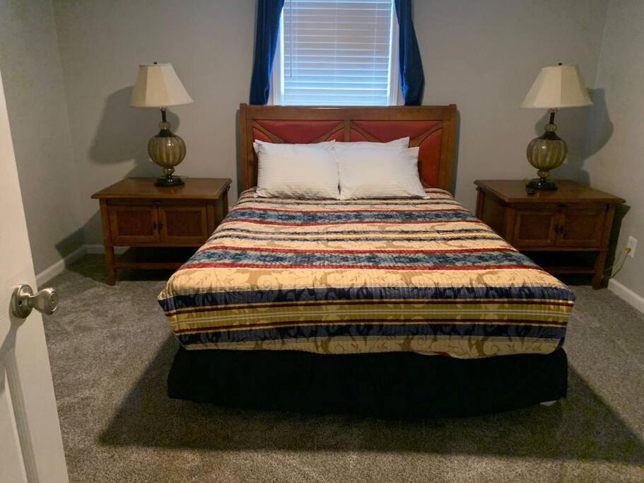 Luxury Pool With King Beds Near Shops And Dining *