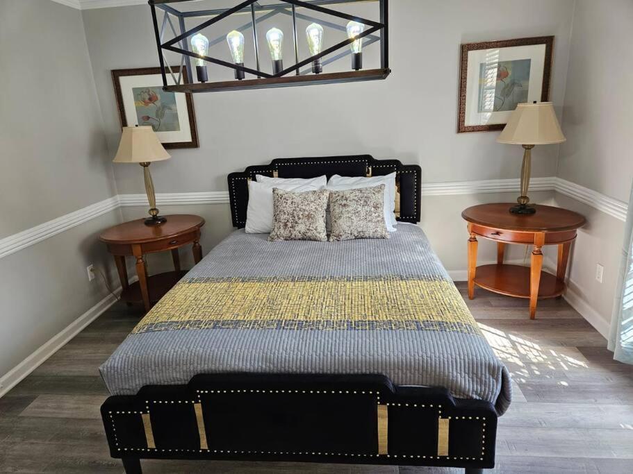 Luxury Pool With King Beds Near Shops And Dining *