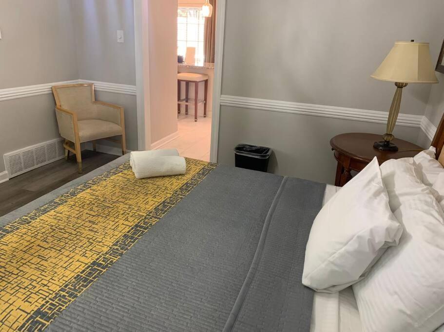 Luxury Pool With King Beds Near Shops And Dining Memphis