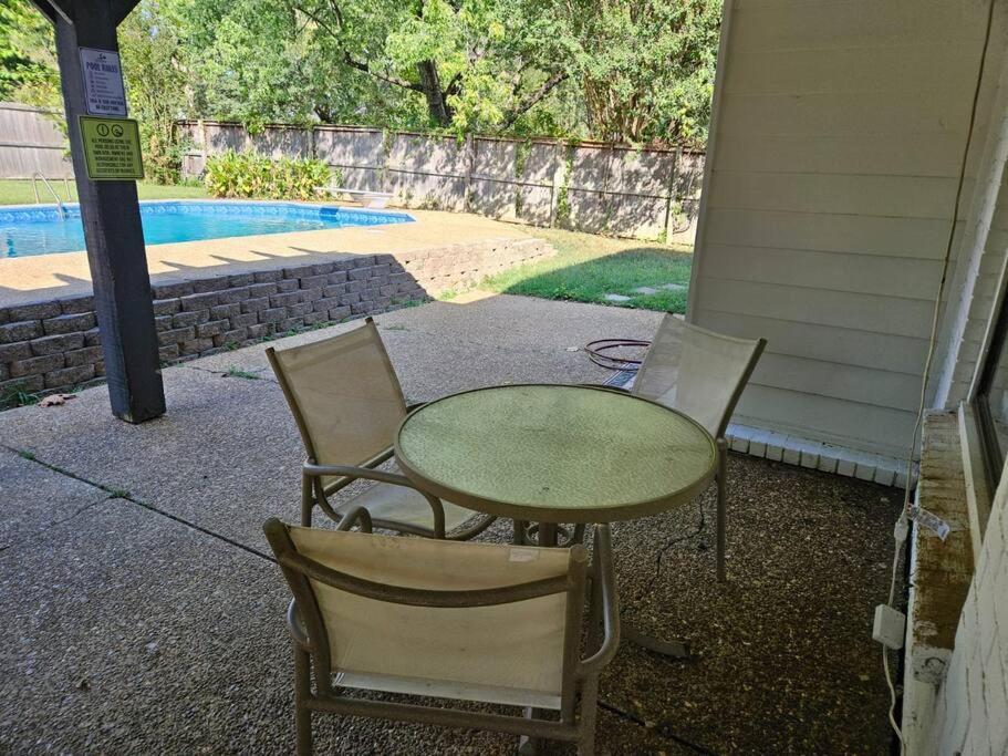 Luxury Pool With King Beds Near Shops And Dining Holiday home Memphis